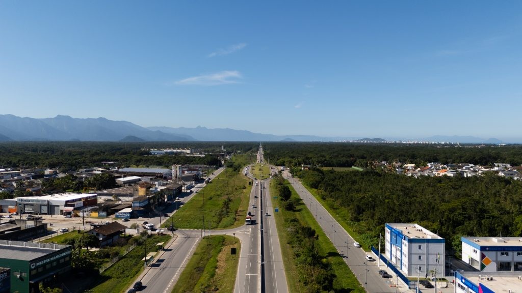 Governo de SP promete construir maior ciclovia do Brasil no litoral paulista; entenda 