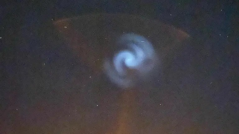 A estranha espiral no céu que pode ter sido causada por satélites de Musk