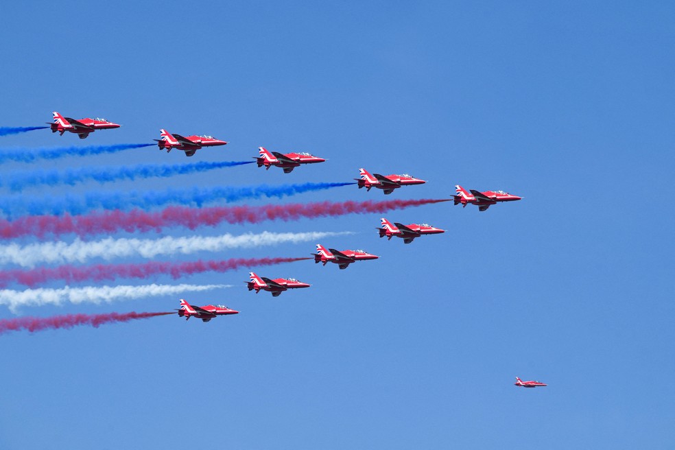 A equipe de acrobacias aéreas Red Arrows, da Força Aérea Real britânica (RAF), faz uma apresentação durante as comemorações do 250º aniversário dos Estados Unidos, no Dia da Independência, em Nova York, em 4 de julho de 2026. — Foto: Reuters