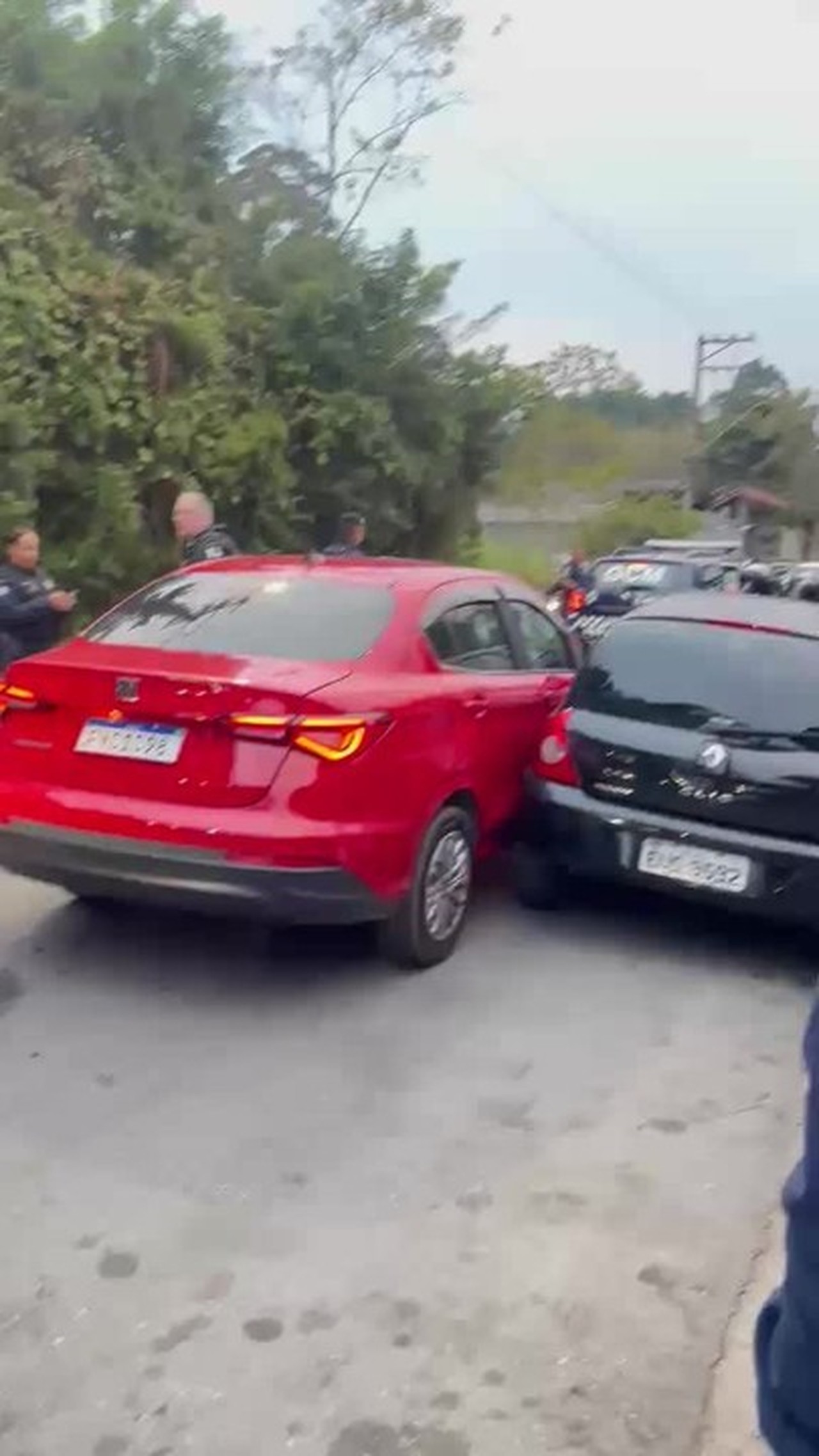 Idoso e criança são baleados durante tentativa de roubo em Cotia, na Grande SP