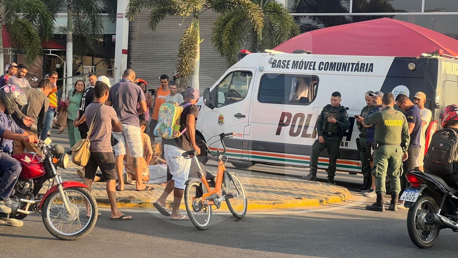 Mãe sai para fazer caminhada e encontra filho morto em avenida de Juazeiro do Norte