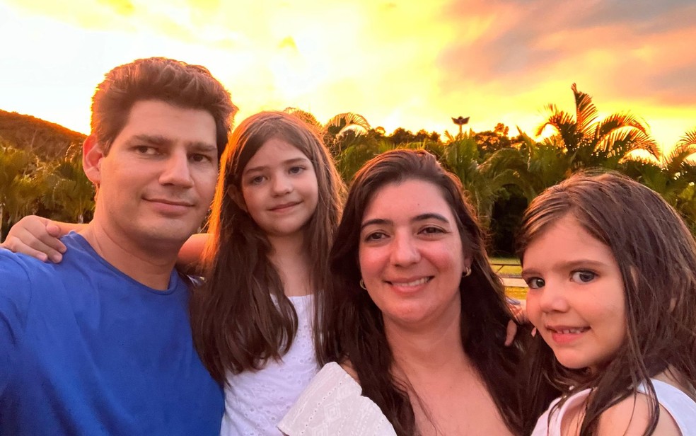 Rebeca Nunes, de 7 anos, junto com a família - Goiás — Foto: Arquivo pessoal/Ricardo Costa