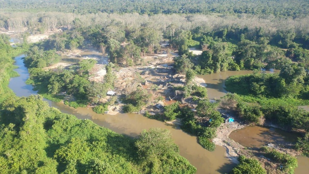 PF prende suspeitos por garimpo de ouro ilegal em Rio Sararé (MT) — Foto: Polícia Federal/MT