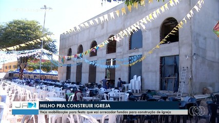 Fiéis fazem festa para arrecadar fundos e utilizar na construção da igreja matriz