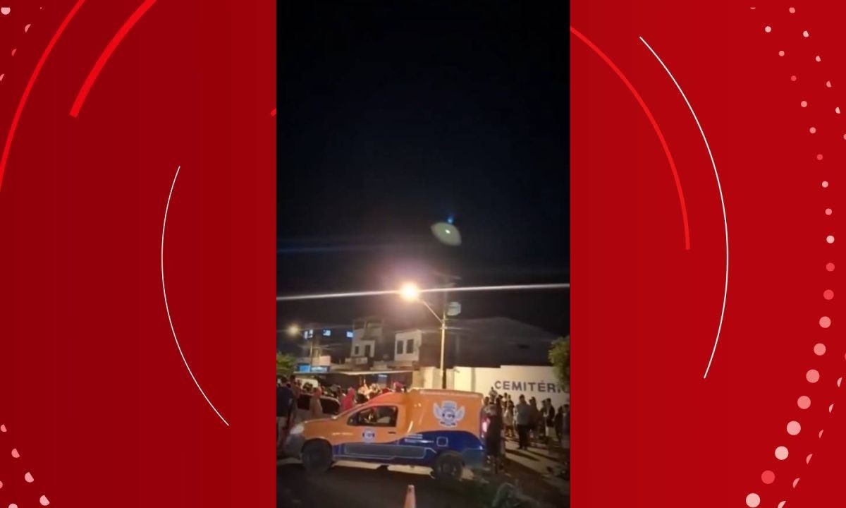 Acidente entre moto e carro deixa duas pessoas mortas na Bahia