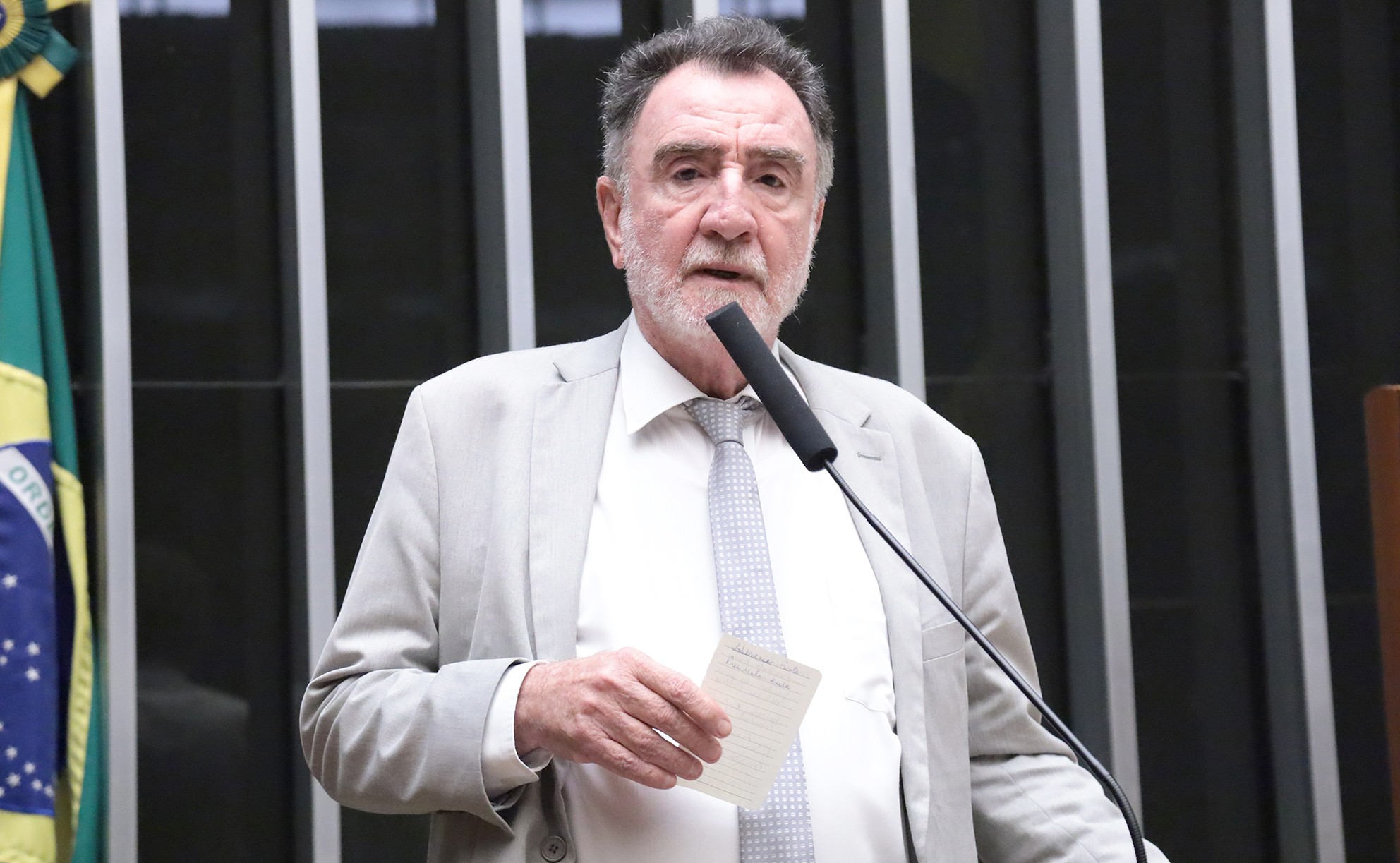 PT anuncia Patrus como pré-candidato ao governo de MG