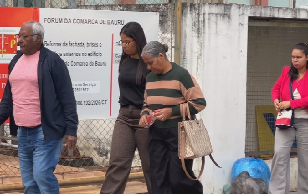 Edna Aparecida de Souza Ribeiro compareceu ao Fórum da cidade — Foto: César Evaristo/TV TEM