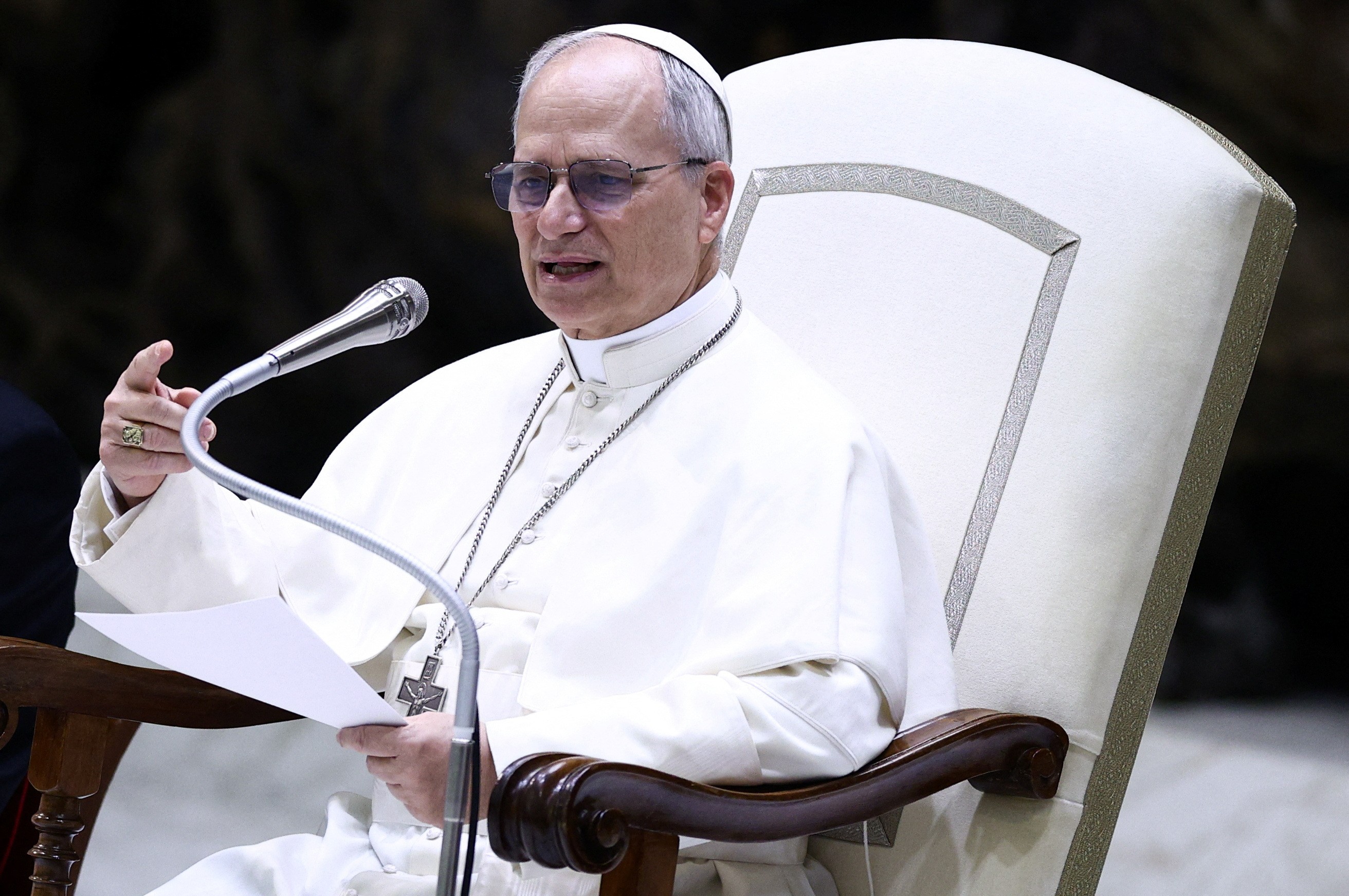 Papa Leão XIV faz primeira coletiva de imprensa com jornalistas no Vaticano