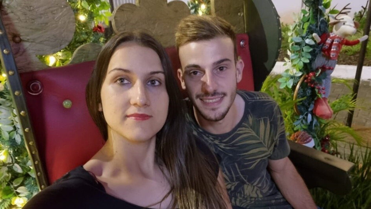 Homem mata esposa a facadas e envia foto do crime ao cunhado em SC