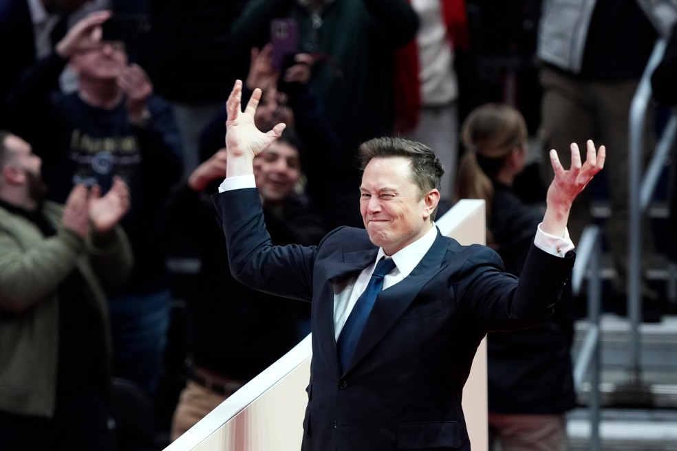 Elon Musk, dono do X, da Tesla e da SpaceX, durante cerimônia de posse do presidente dos EUA, Donald Trump, em 20 de janeiro de 2025 — Foto: AP Photo/Susan Walsh