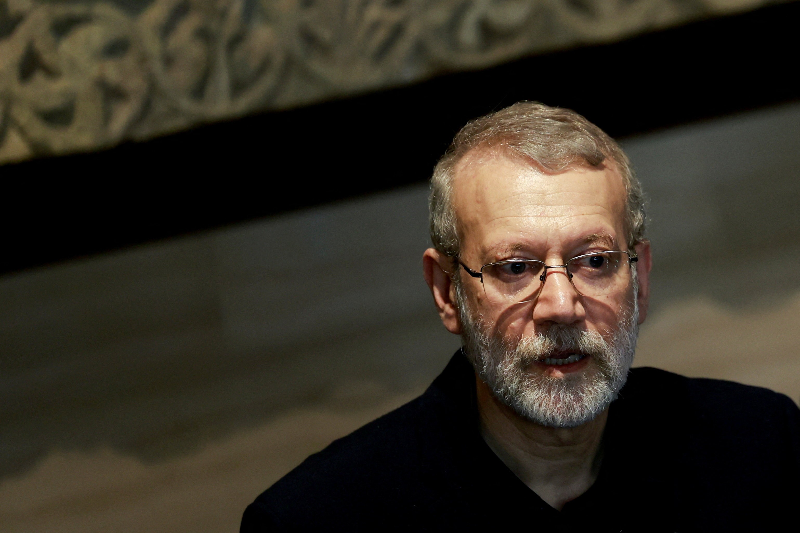 Quem é Ali Larijani, alvo de ataque de Israel no Irã