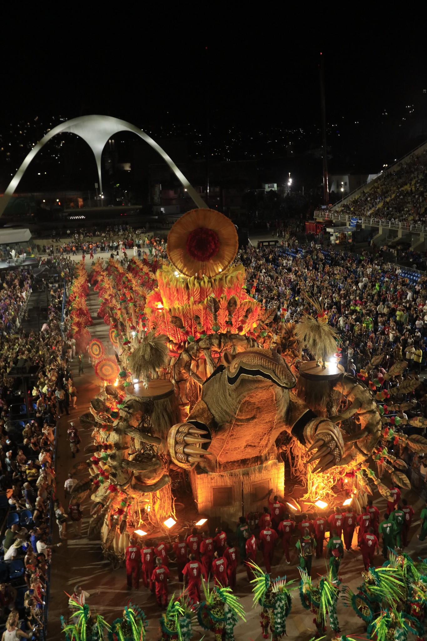 Embaixada do Reino Unido orienta quem for ao Rio no carnaval tomar cuidado com celular e não usar joia