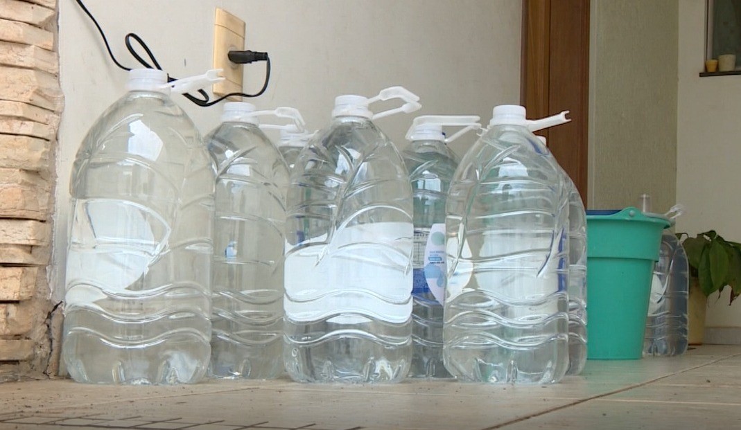 Emergência hídrica em Americana: moradores gastam até R$ 3,8 mil com caminhões-pipa para enfrentar falta d'água