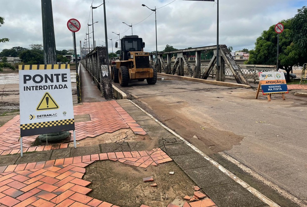 Ponte Metálica foi interditada após laudo apontar corrosão na estrutura — Foto: Ana Paula Xavier/Rede Amazônica Acre