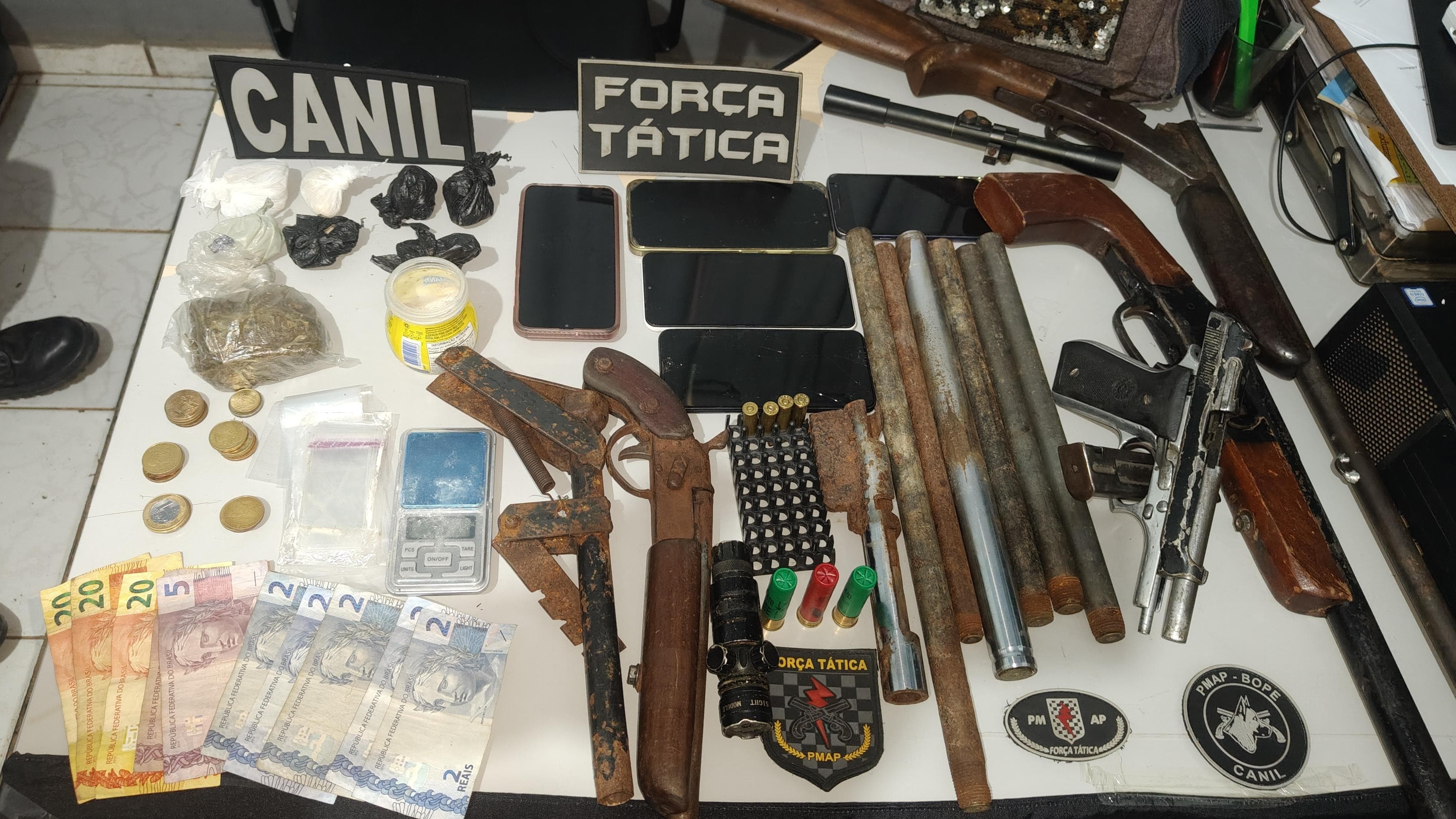 Suspeito de fabricar armas caseiras para facção morre em confronto com a polícia, em Pedra Branca