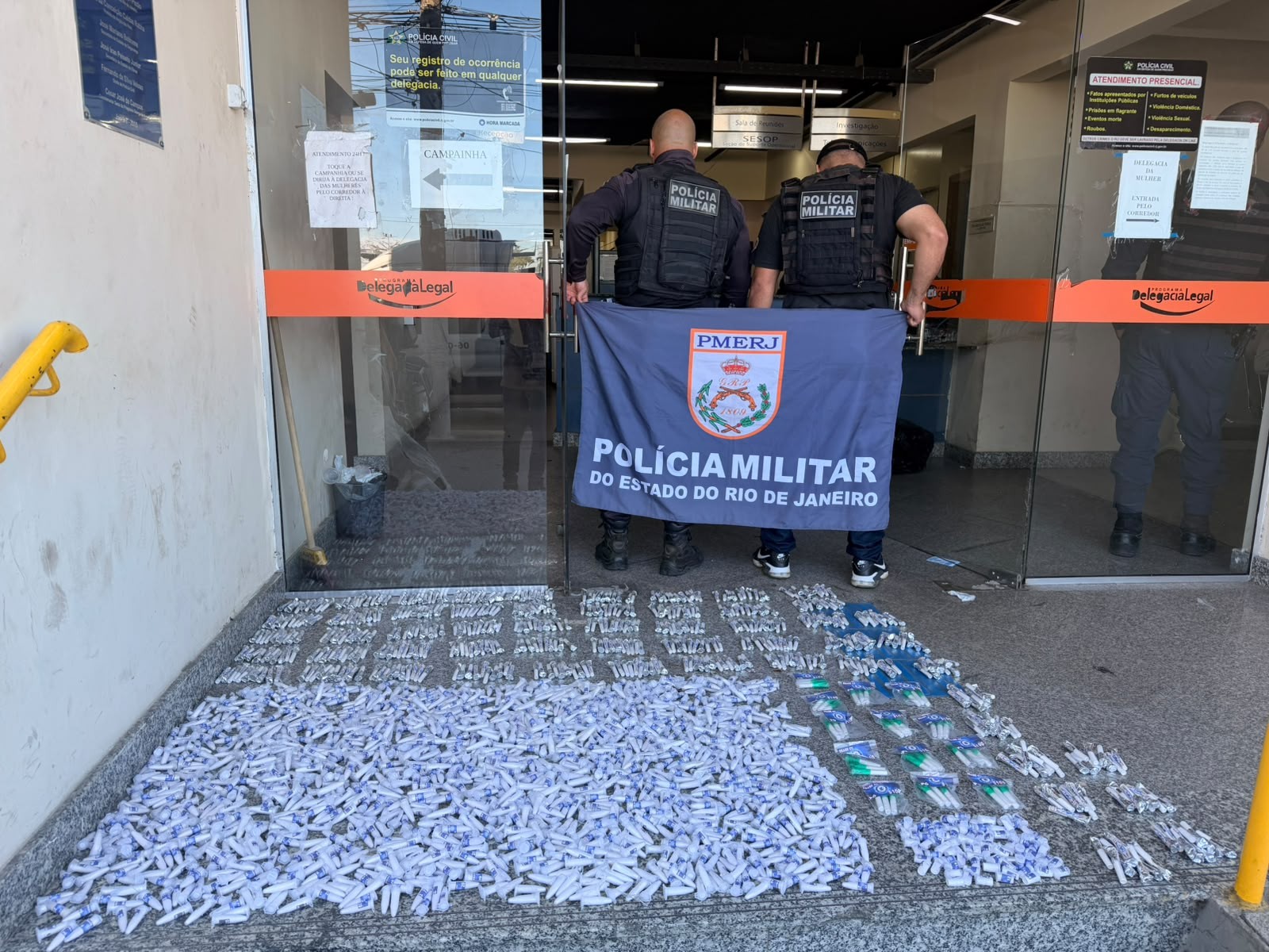Jovem é preso com mais de 1,9 mil cápsulas de cocaína em Angra dos Reis 