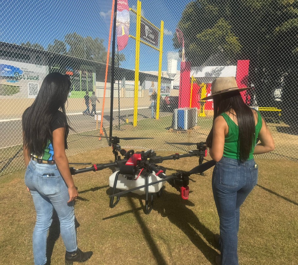 Drones substituem aviões agrícolas e viram os queridinhos da Bahia Farm  Show; equipamentos de ponta custam R$ 250 mil | G1