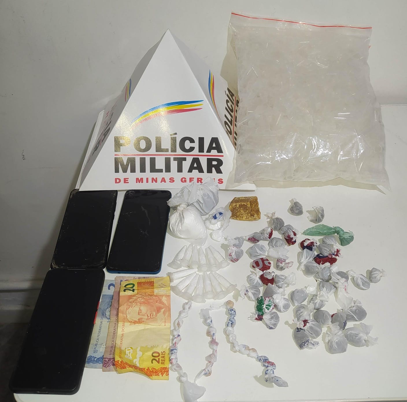 Quatro são presos por tráfico de drogas após abordagem policial em Ipatinga