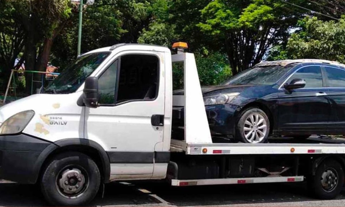 Câmara de Feira de Santana promulga lei que muda regras para remoção de veículos e valor de guincho; confira as mudanças