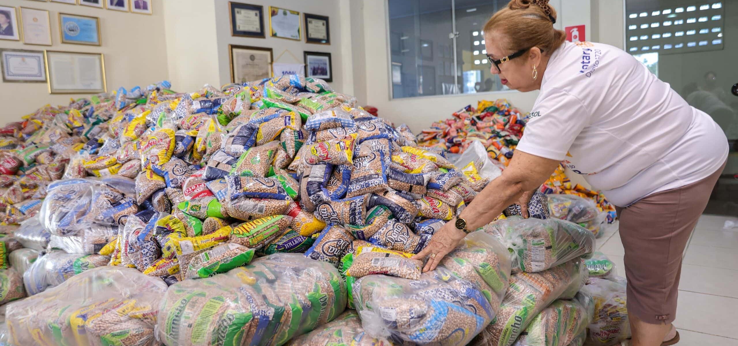 Mais de 100 toneladas de alimentos arrecadados na Expoacre devem ser entregues às instituições sociais