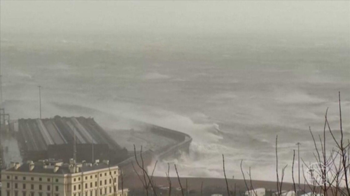 Tempestade Eunice provoca mortes e destruição na Europa Jornal