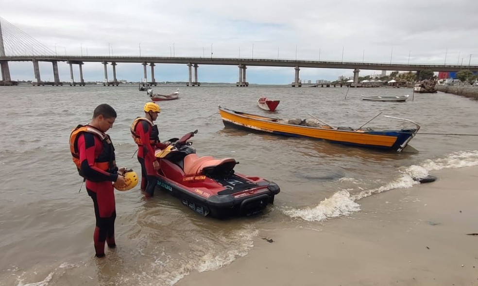 Corpo de adolescente é encontrado no Rio Sergipe — Foto: CBMSE
