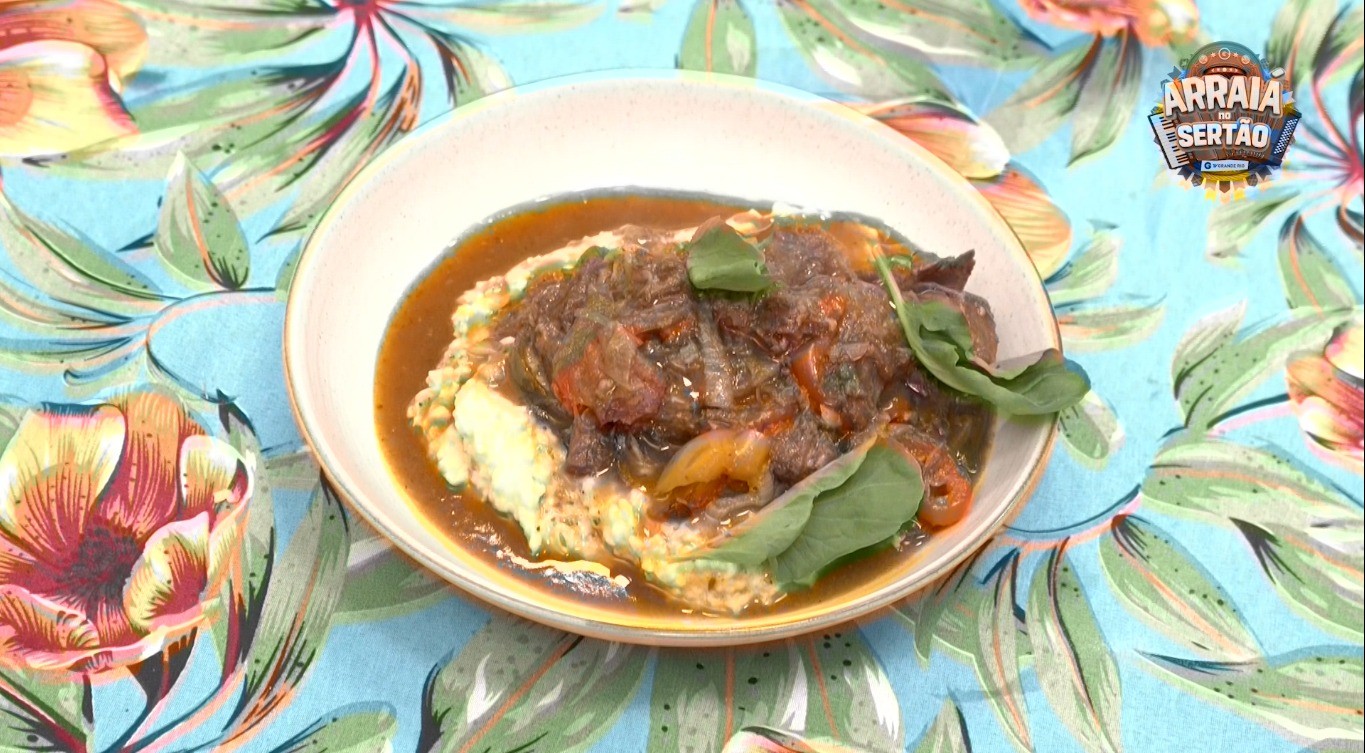 Concurso de culinária junina: aprenda a fazer uma rabada com polenta