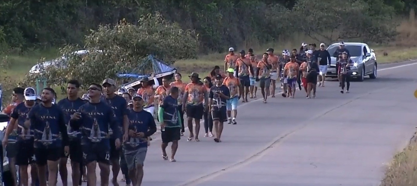 Romeiros de Magalhães Barata iniciam caminhada de 162 km até Belém em homenagem a Nossa Senhora de Nazaré