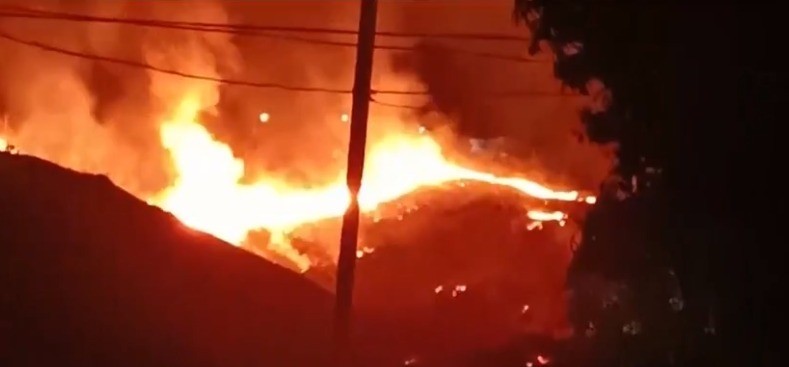 Incêndio próximo à universidade assusta moradores em Teófilo Otoni