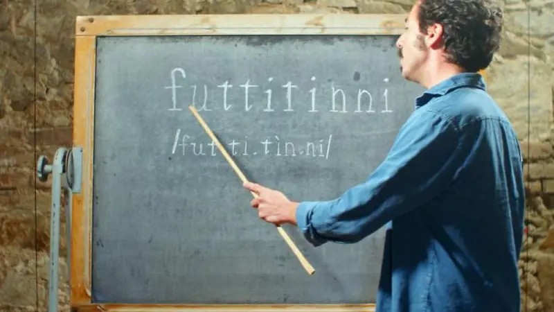 O que é 'futtitinni', a filosofia siciliana para tornar a vida mais leve