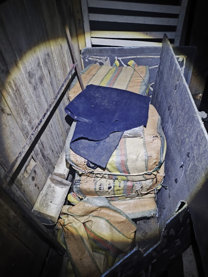 Mais de 200 kg de drogas são apreendidos e homem é preso em flutuante no AM