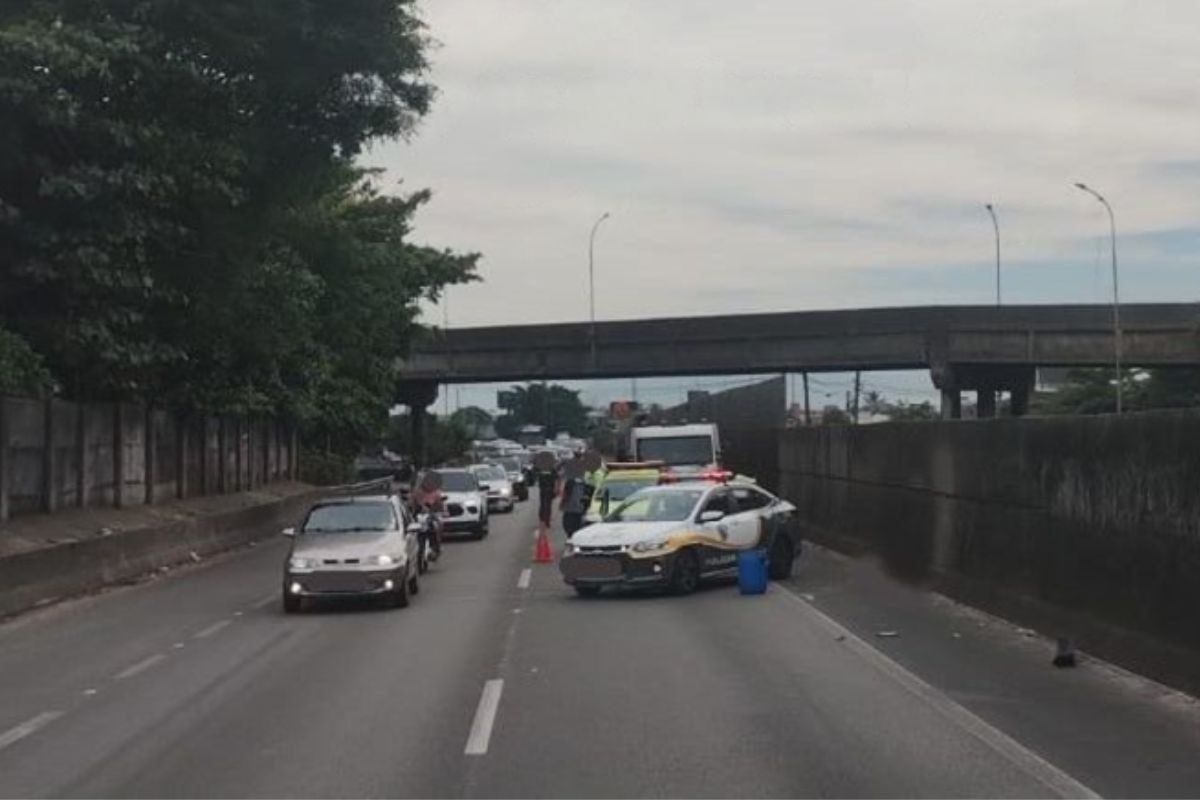 Mulher morre atropelada ao atravessar a rodovia dos Imigrantes, SP