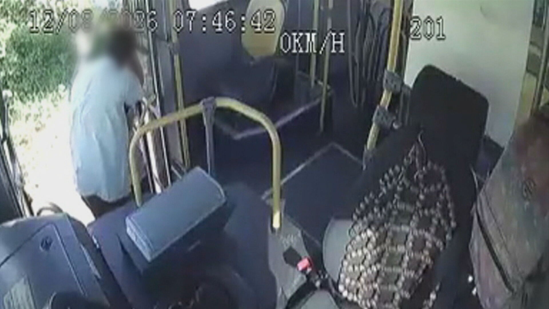 Motorista de ônibus é agredido por em discussão de trânsito; VÍDEO