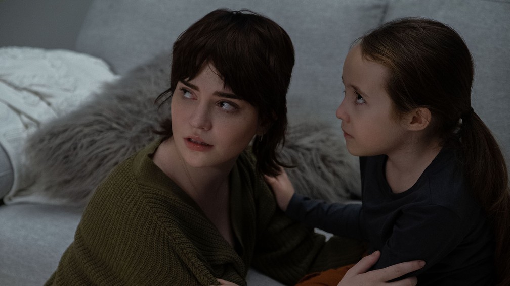 Sophie Thatcher e Vivien Lyra Blair vivem duas irmãs em perigo no filme "Boogeyman: seu medo é real" — Foto: Divulgação