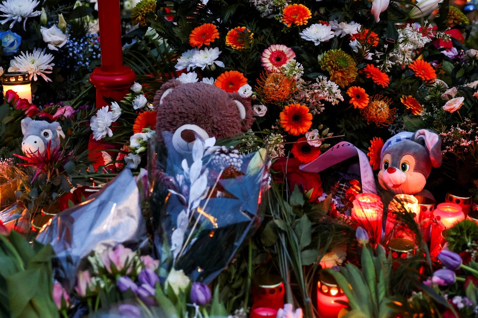 Homenagens foram feitas às vítimas de um ataque a uma feira de Natal na Alemanha — Foto: Christian Mang/Reuters