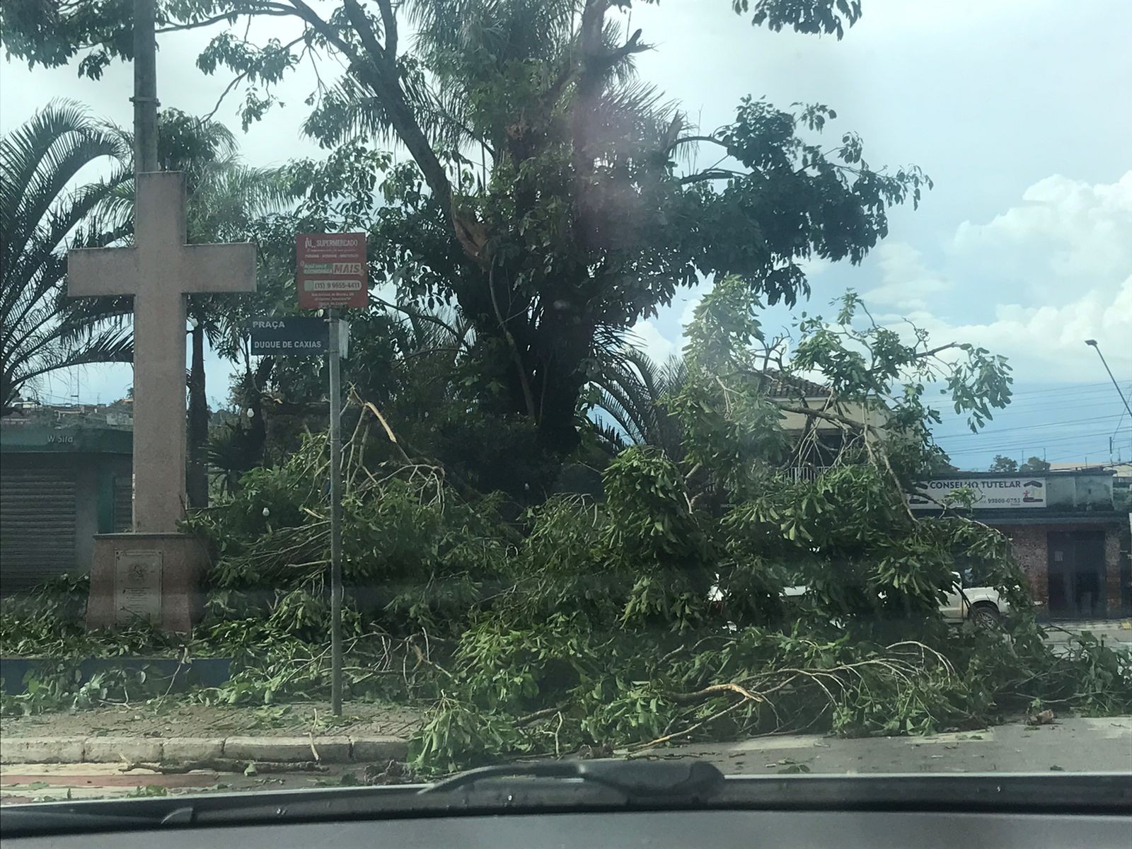 Chuva forte deixa cidade do interior de SP sem energia e sinal de telefonia