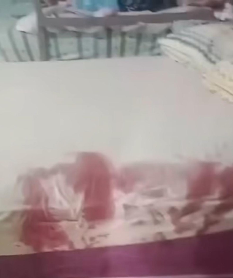 Cama onde ocorreu crime em Guajará-Mirim, RO — Foto: Reprodução