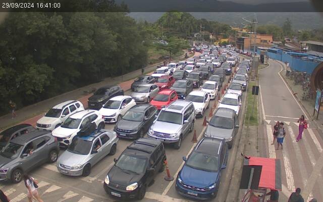 Balsa entre Ilhabela e São Sebastião registra fila de espera de mais de 2 horas