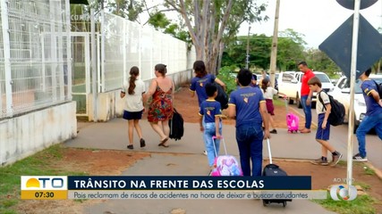 Pais reclamam de riscos de acidentes na hora de deixar e buscar filhos nas escolas