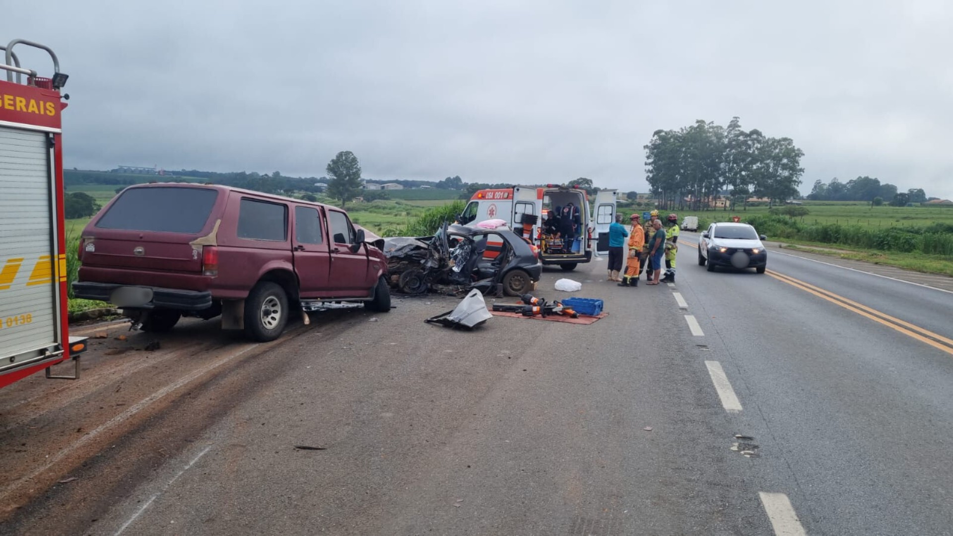 Mãe morre e filha fica em estado grave após acidente na BR-365 em Patos de Minas