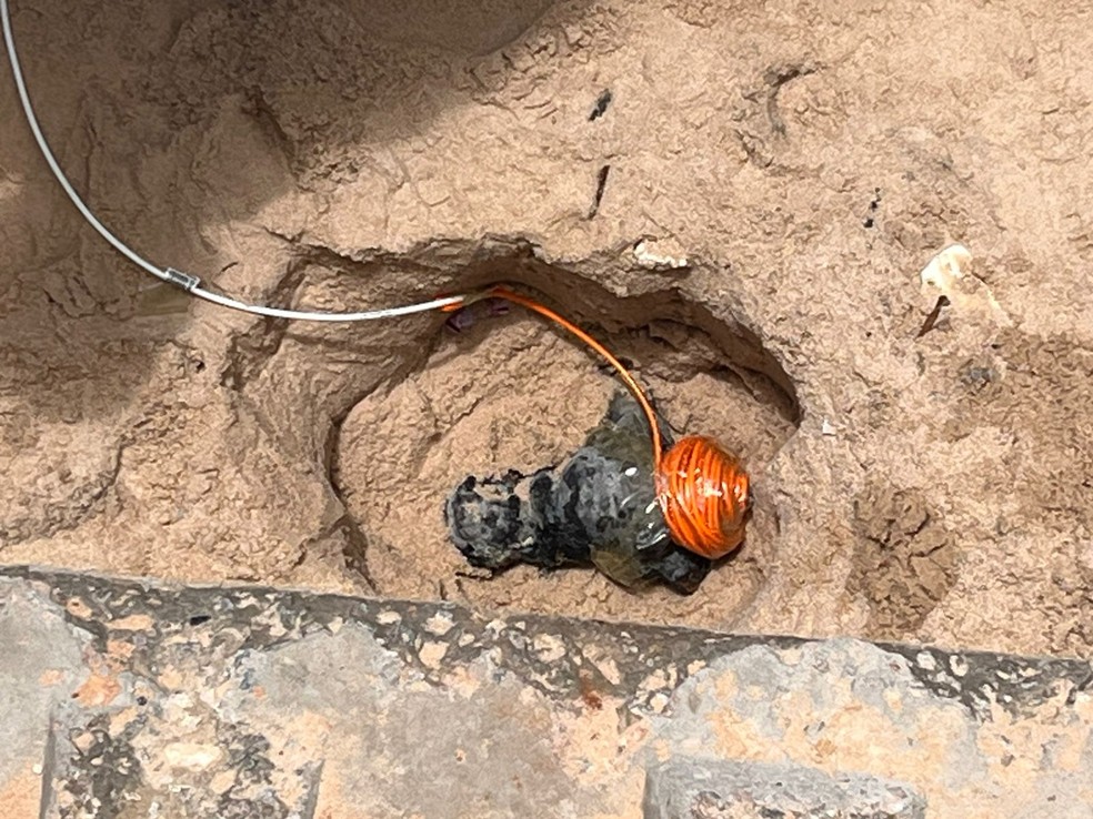 Artefato encontrado em drenagem do calçadão de Ponta Negra foi implodido — Foto: Divulgação