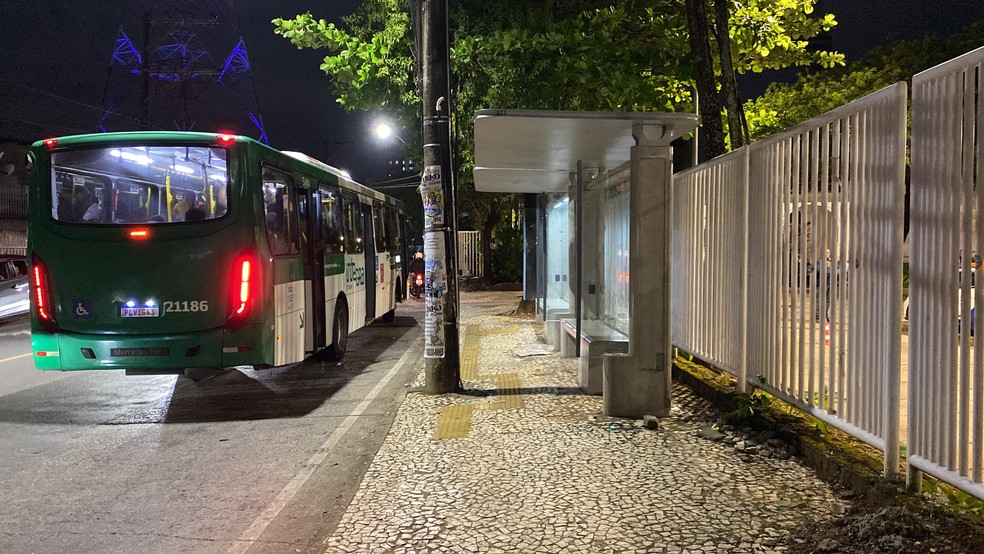 Local onde estudante da Ufba foi atingida por bala perdida, em Salvador — Foto: Filipe Costa/TV Bahia