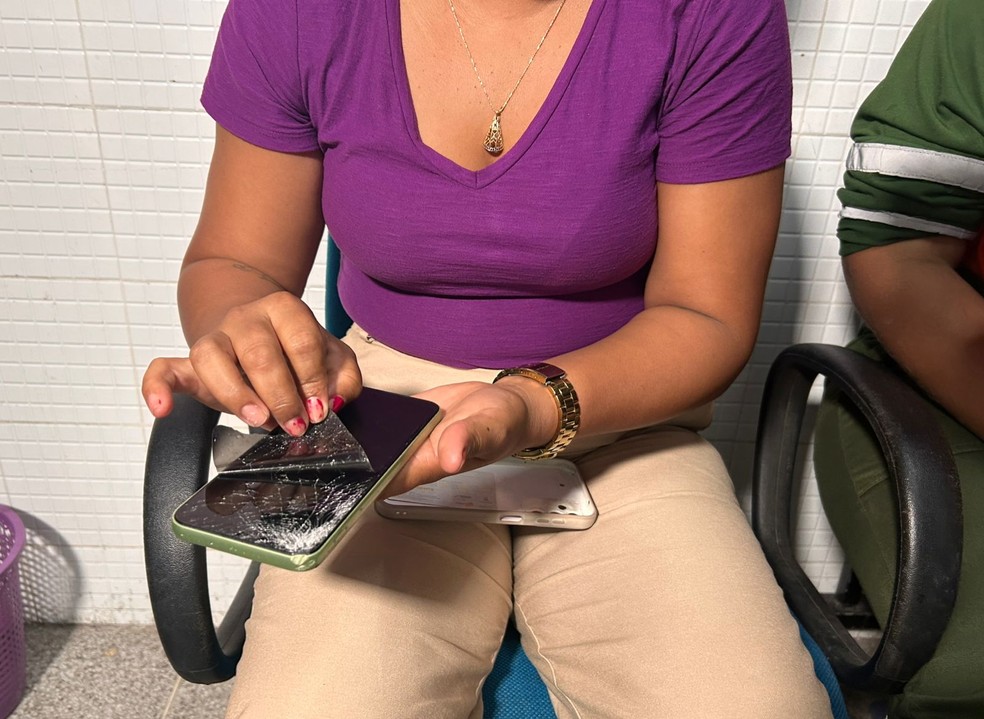 Supervisora de limpeza é agredida e xingada por motorista que tentou atropelar garis — Foto: Eric Souza/g1