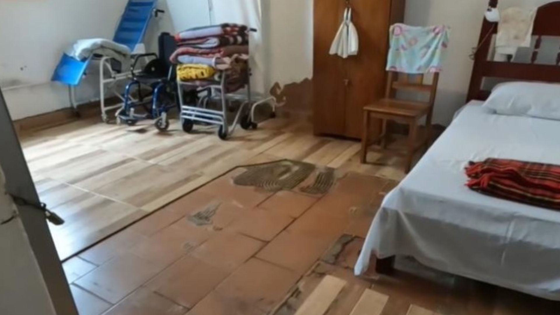 Pacientes amarrados, alimentos vencidos e banhos de madrugada: funcionários relatam práticas de lar de idosos interditado em SP