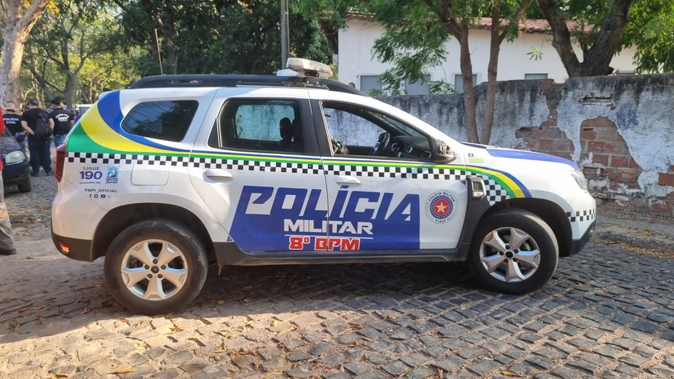 Homem é assassinado a tiros na frente da casa ex-esposa, em Teresina — Foto: Pedro Lima/g1