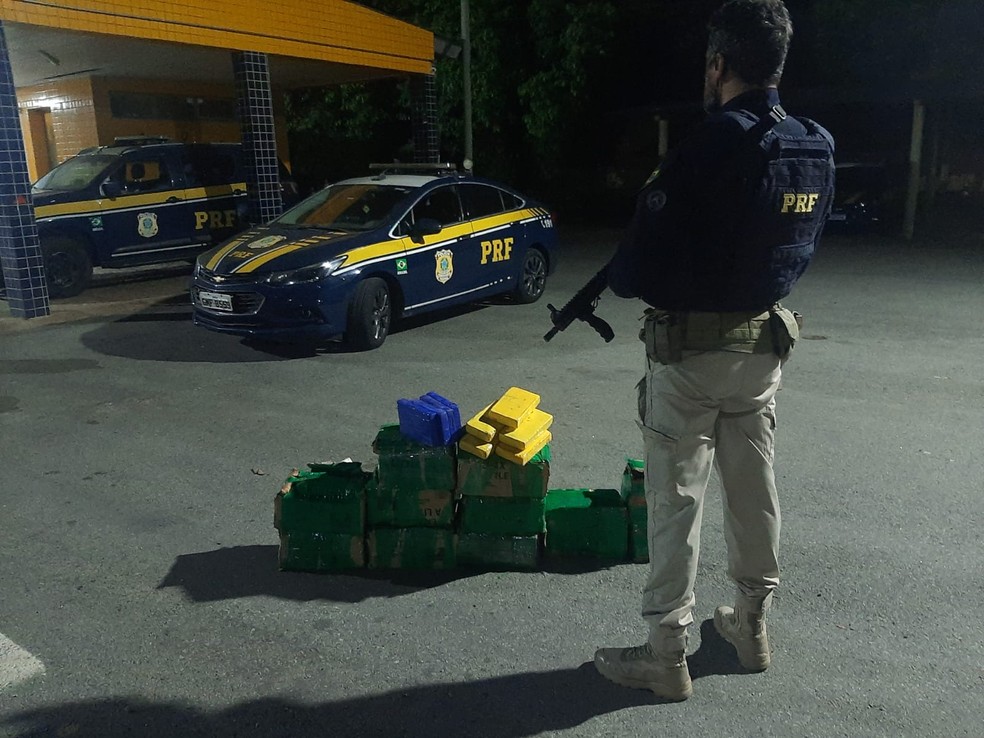 Carga de cocaína foi localizada e apreendida por agentes da PRF em Bom Despacho (MG). — Foto: PRF/Divulgação
