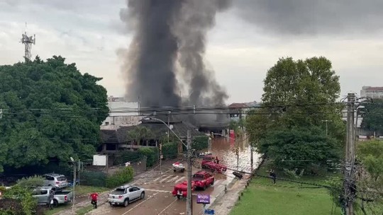 Explosão de gerador em posto causa incêndio em Porto Alegre
