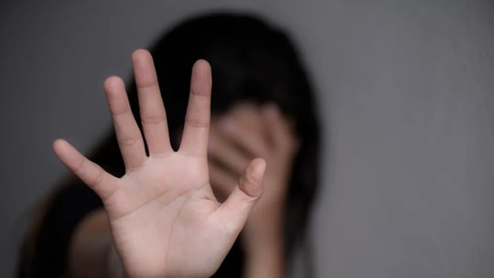 15% das brasileiras declararam ter sido estupradas, diz pesquisa; maioria dos casos ocorreu na infância - Levantamento também mostra que seis em cada dez brasileiros conhecem uma mulher que foi estuprada na infância.