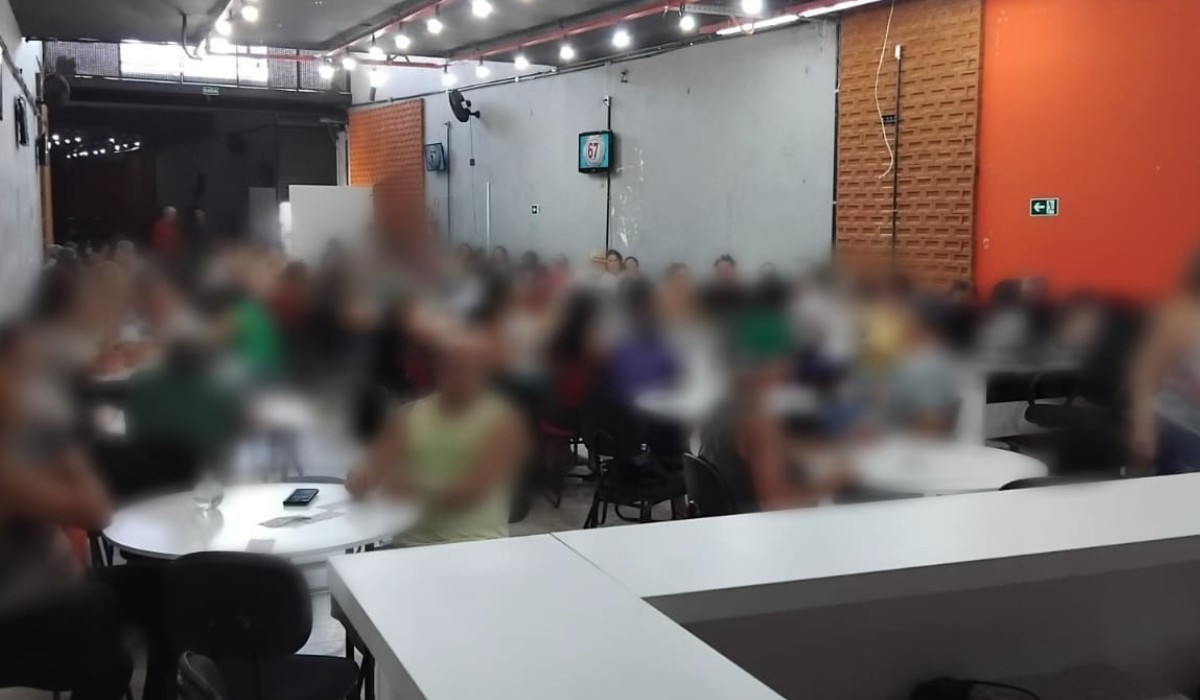 Policiais descobrem casa de jogos clandestina com dezenas de apostadores em Piracicaba