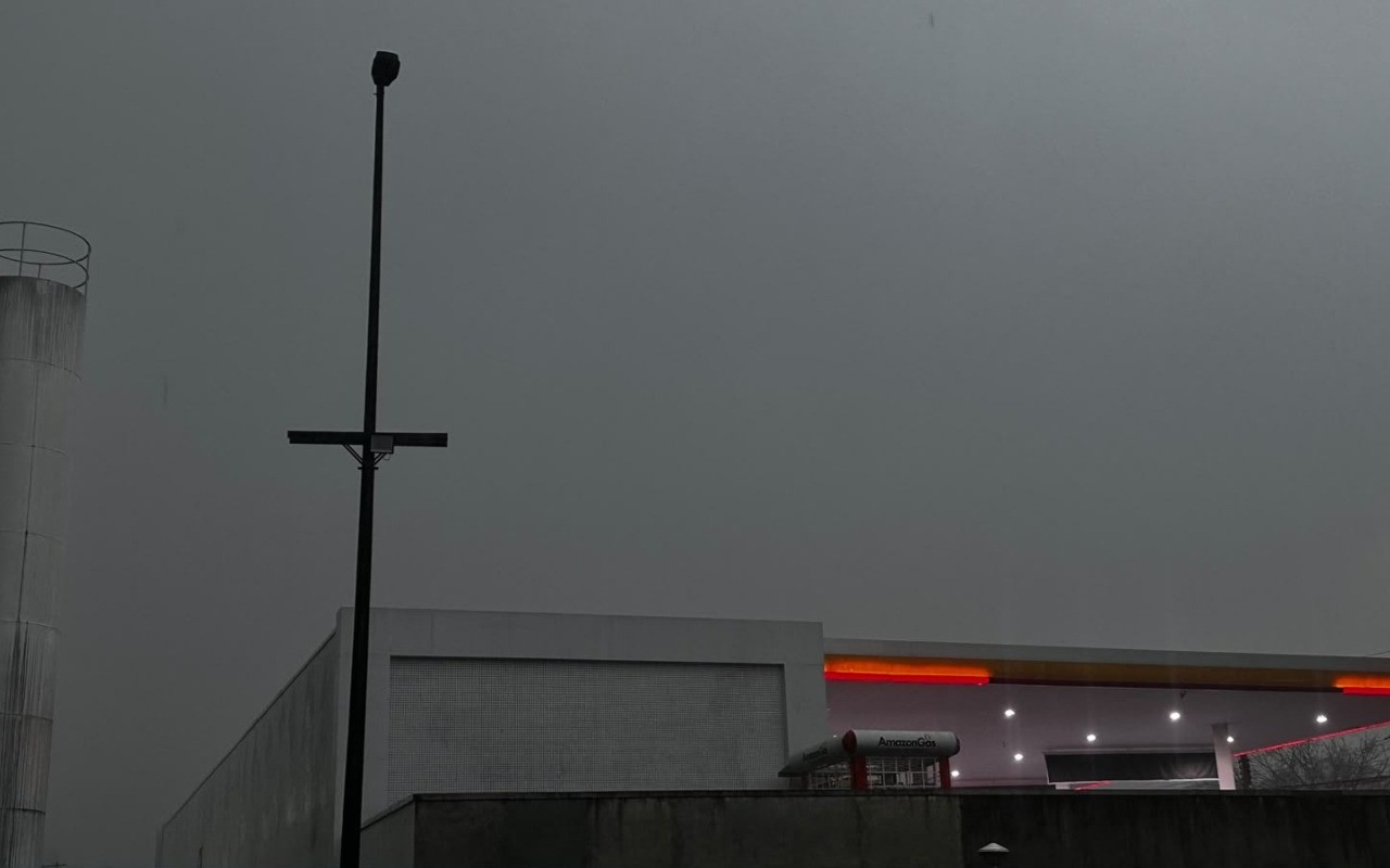 Chuva intensa atinge Manaus após dias de fumaça e calor; Defesa Civil alerta para risco de alagamentos